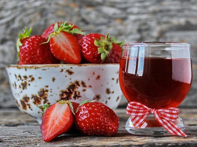 Настойка клубничная с лимоном
